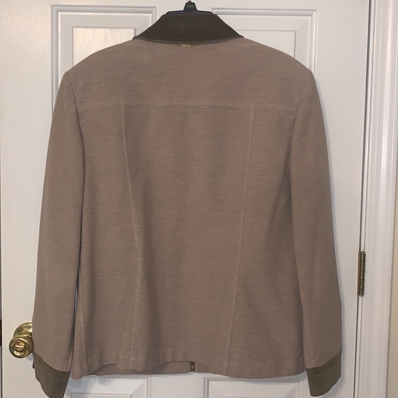 St. John Sport By Marie Gray coats and Jackets - Picture 7 of 13